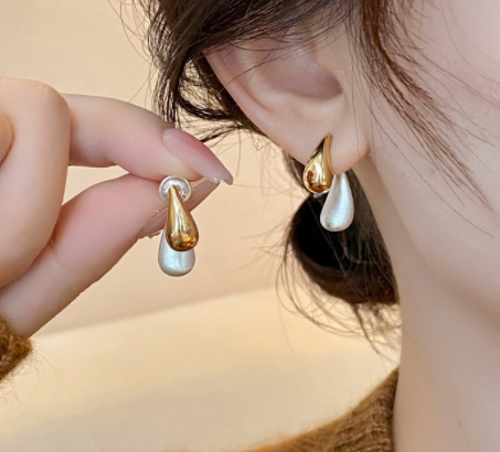 Gold & Pearl Teardrop Earrings