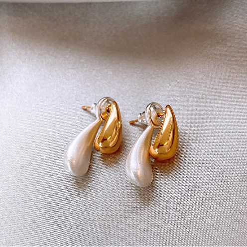 Gold & Pearl Teardrop Earrings